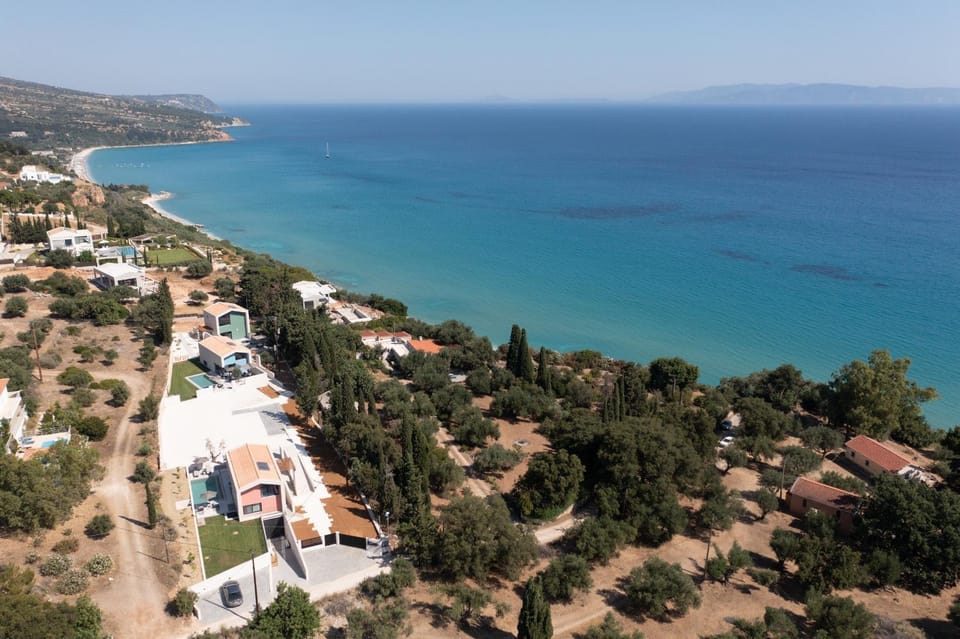 Property building, Natural landscape, Bird's eye view, Beach, Sea view
