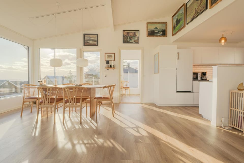 Kitchen or kitchenette, Living room, Dining area