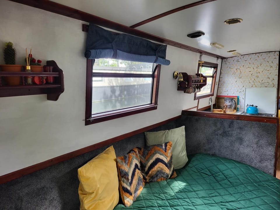Comfy Canal in Little Venice for Family & Friends Docked boat in City of Westminster