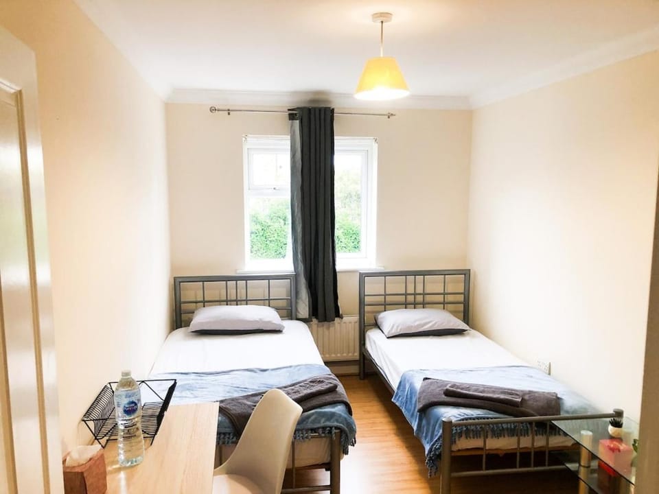 Harrow Hideaway - Close to Station Apartment in Harrow