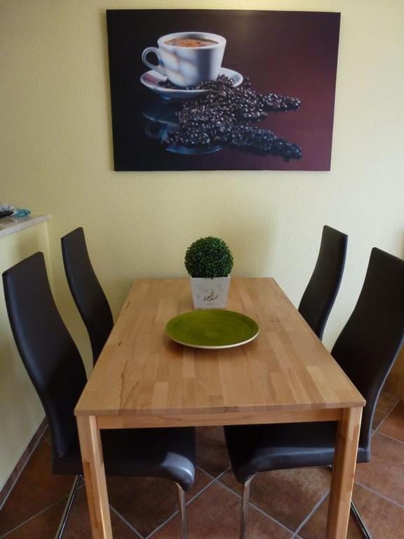 Seating area, Dining area