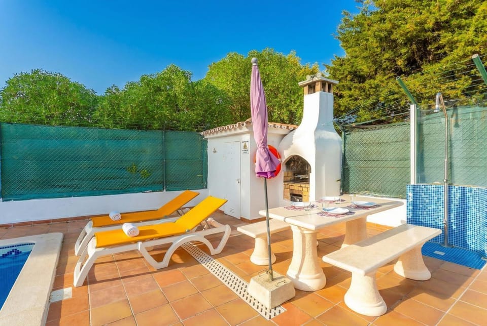 Day, Pool view, Swimming pool, sunbed