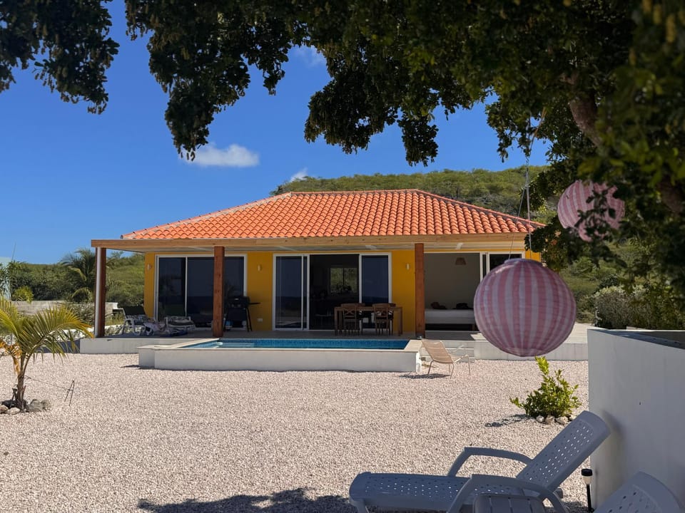 Property building, Day, Pool view, Swimming pool, sunbed