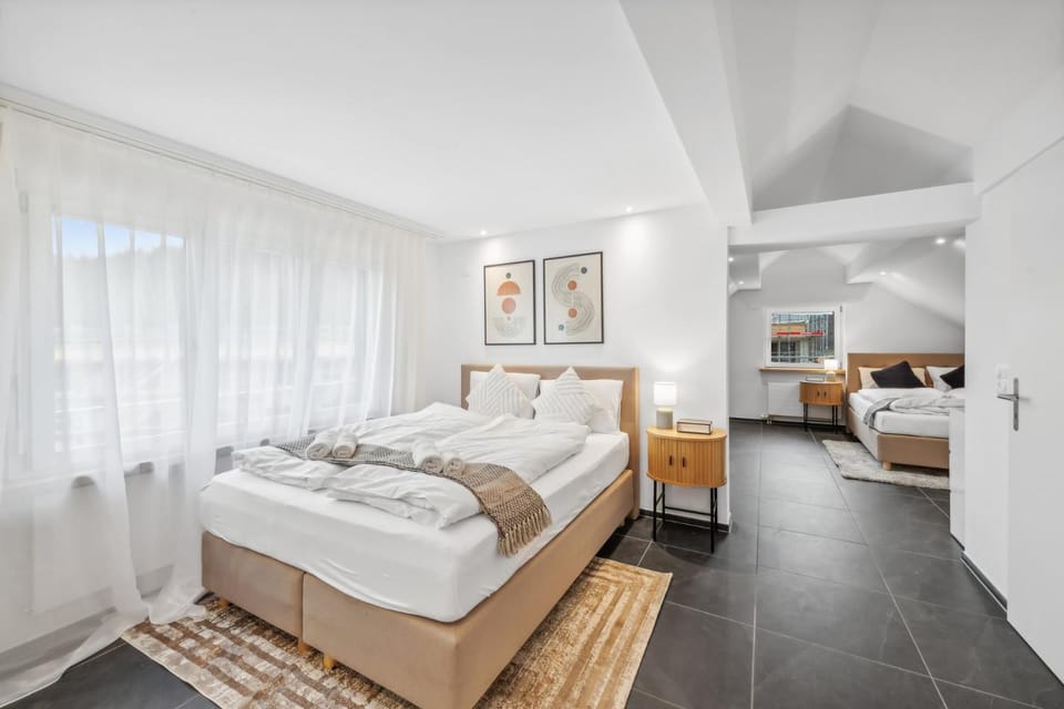 Bed, Photo of the whole room, Bedroom, Family, towels