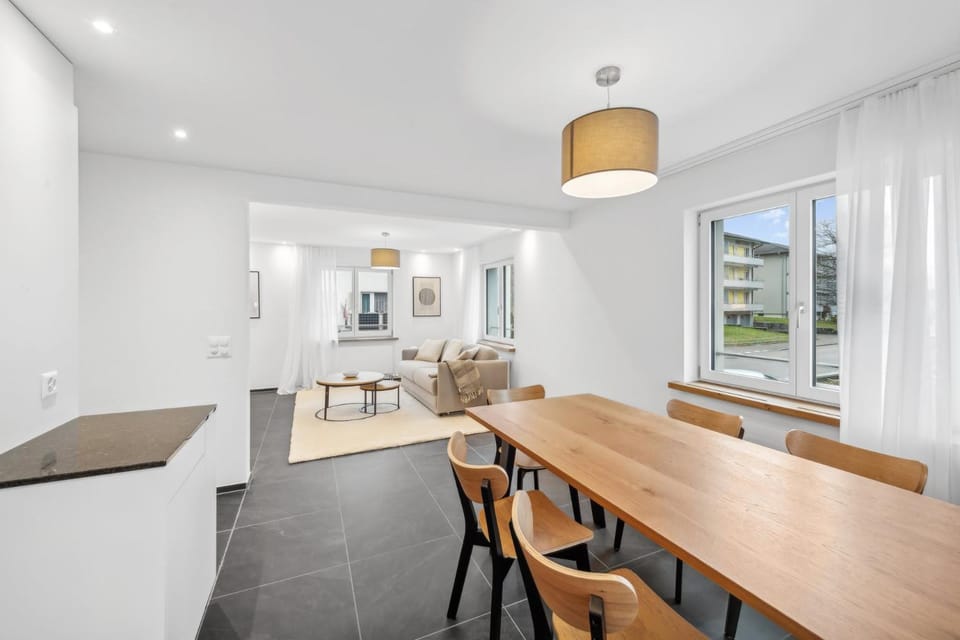 Kitchen or kitchenette, Living room, Seating area, Dining area