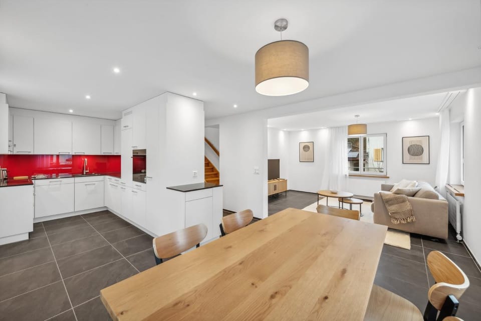 Kitchen or kitchenette, Living room, Seating area, Dining area, internet