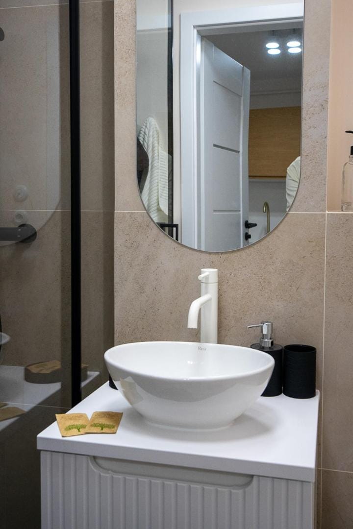 Toilet, Bathroom, towels