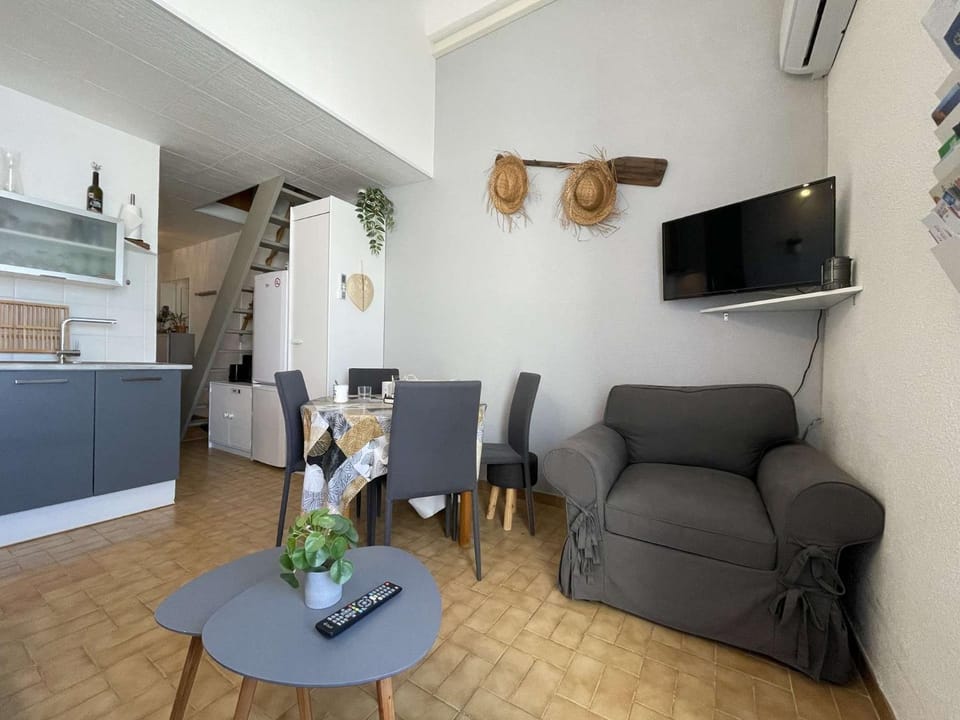 TV and multimedia, Living room, Dining area