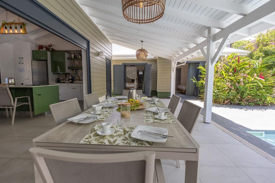 Patio, Food and drinks, Dining area