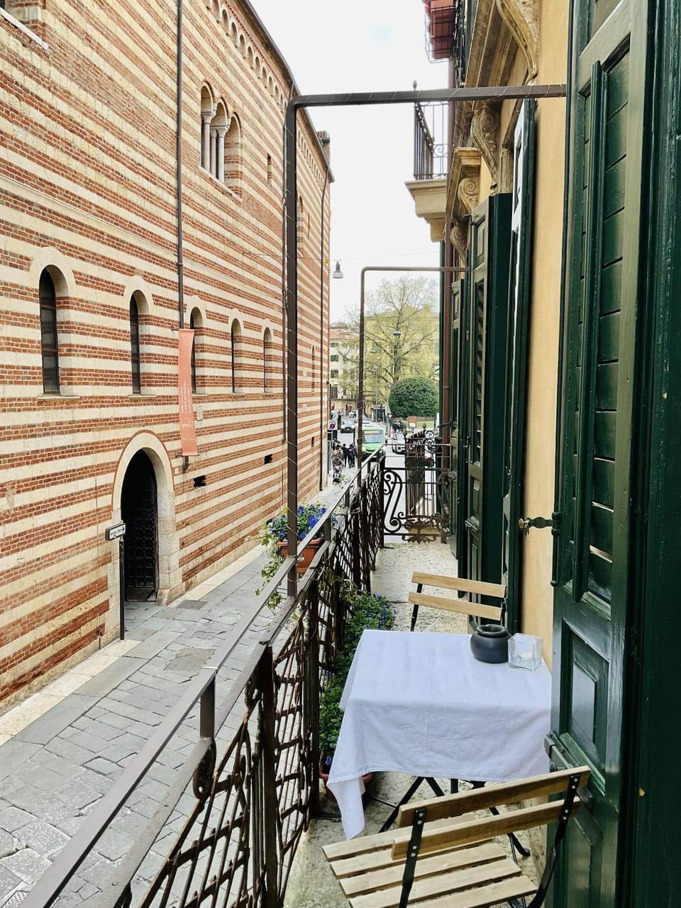 Balcony/Terrace, Street view