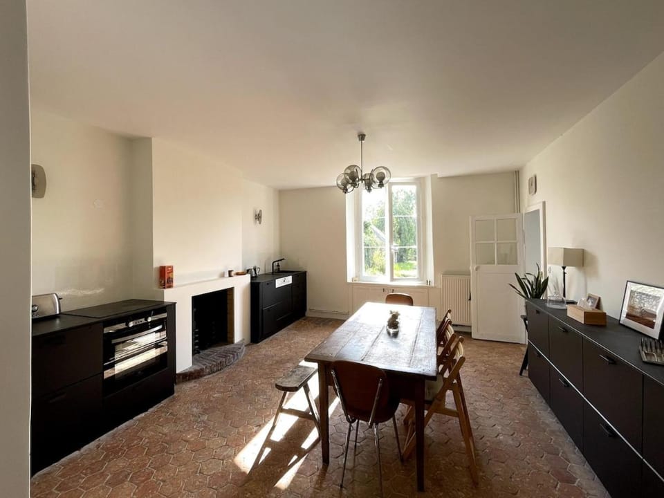 Kitchen or kitchenette, Dining area, oven, stove