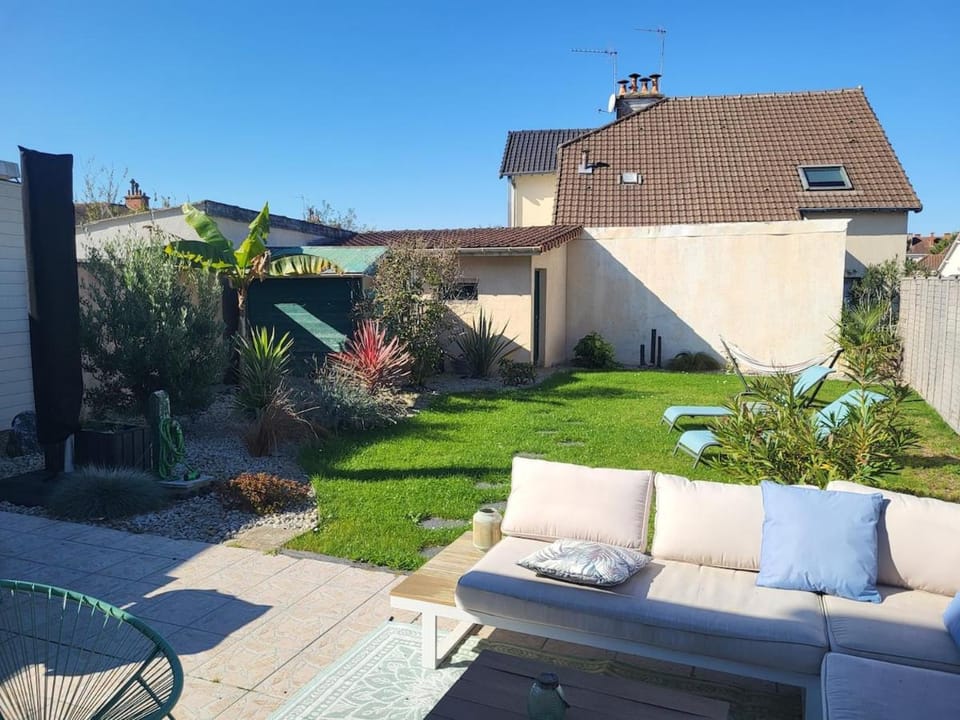 Day, Garden view
