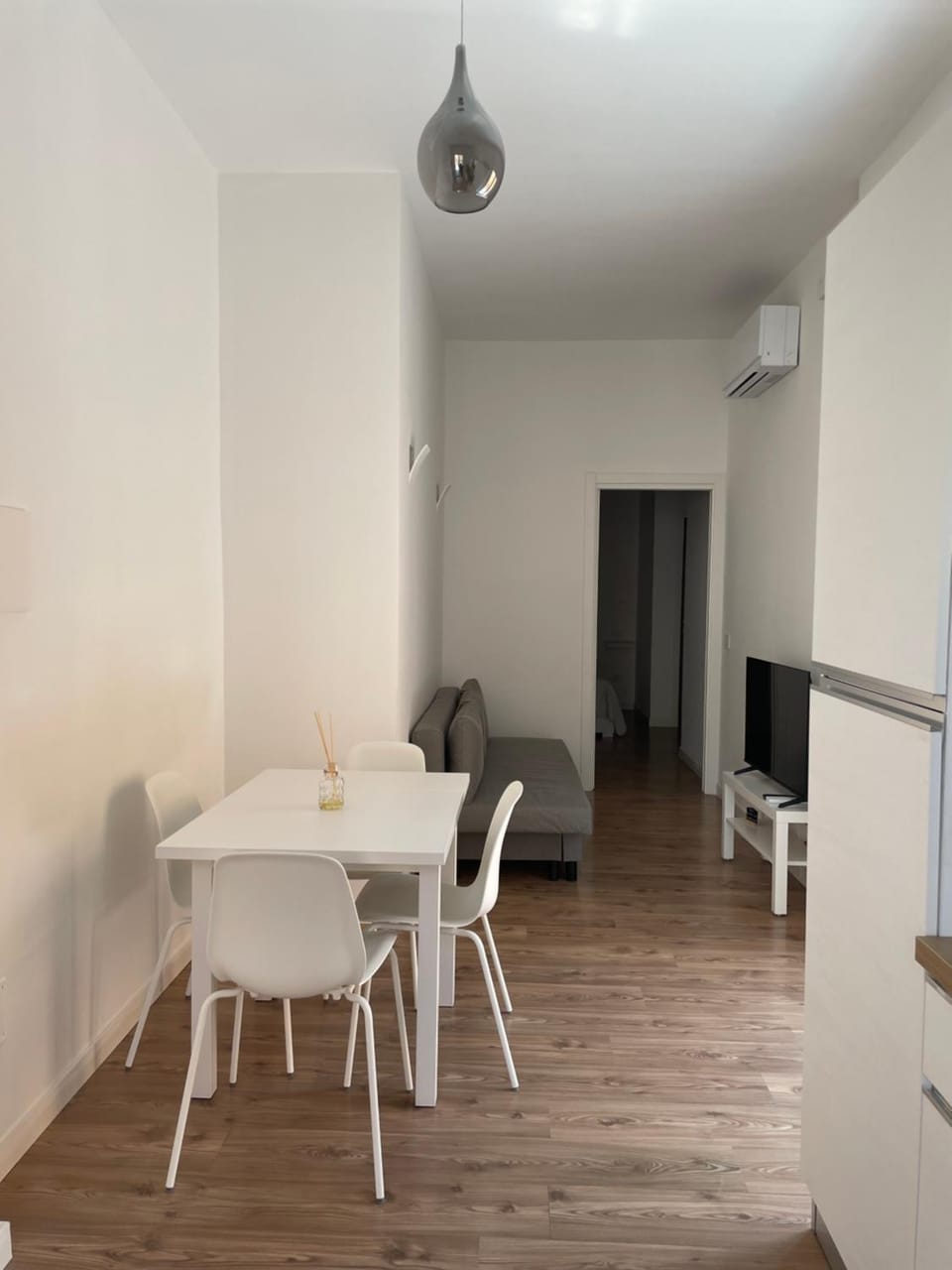 TV and multimedia, Living room, Seating area, Dining area