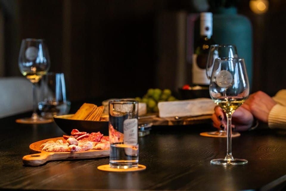 Food and drinks, Dinner, Drinks, Alcoholic drinks