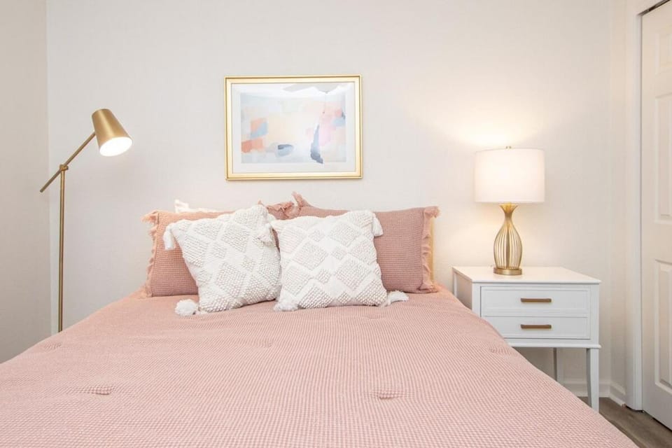 Lakefront, Game Room, Hot Tub, Fire Pit House in Rockwell