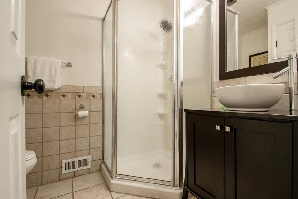 Lakefront, Game Room, Hot Tub, Fire Pit House in Rockwell