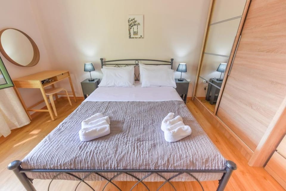 Bed, Photo of the whole room, Bedroom, towels, wardrobe