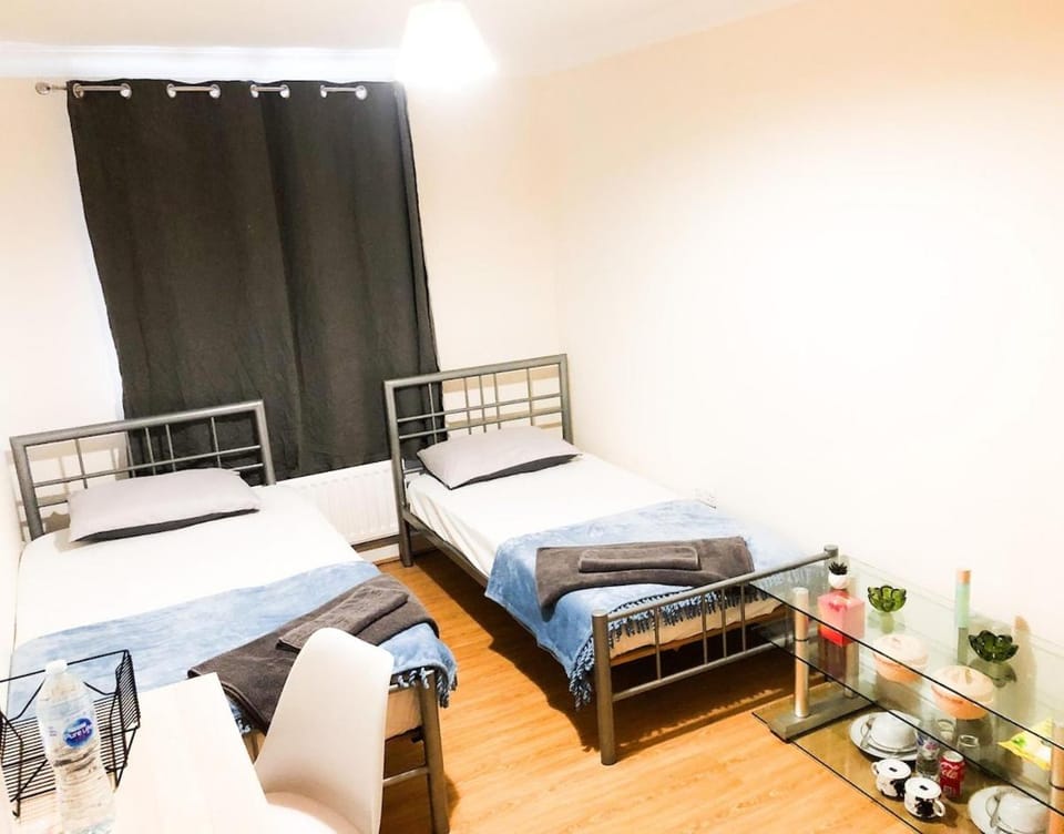 Comfort Retreat in Harrow - Near Station Apartment in Harrow