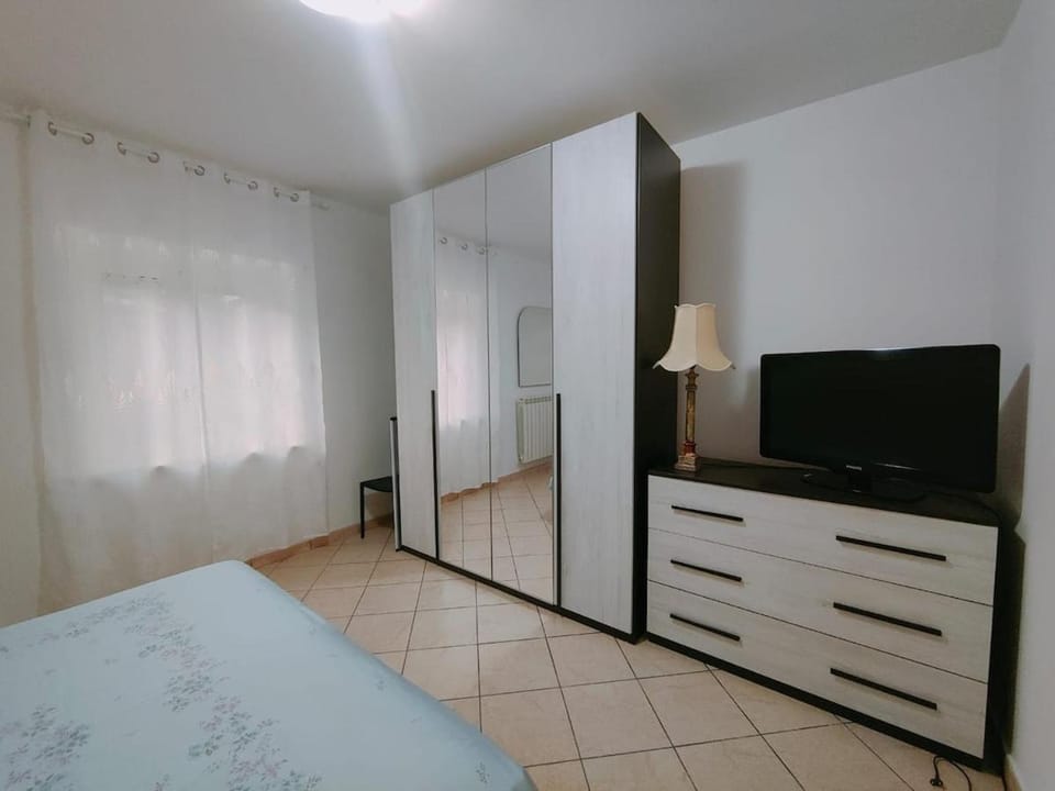 TV and multimedia, Photo of the whole room, Bedroom, wardrobe