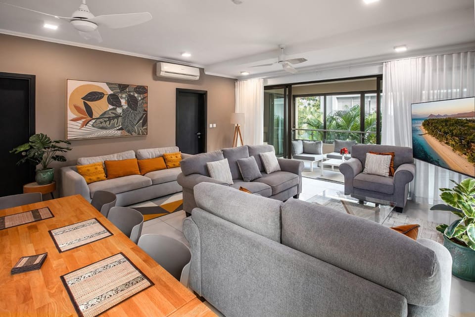 TV and multimedia, Living room, Seating area, air conditioner