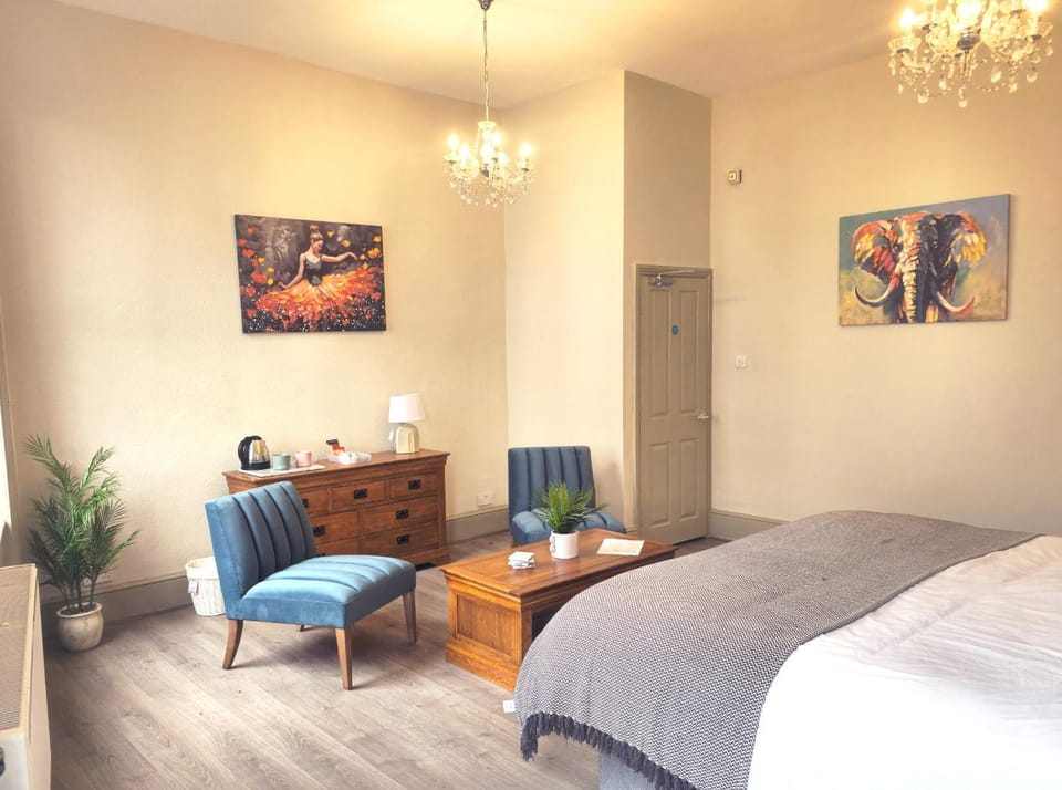 Photo of the whole room, Bedroom