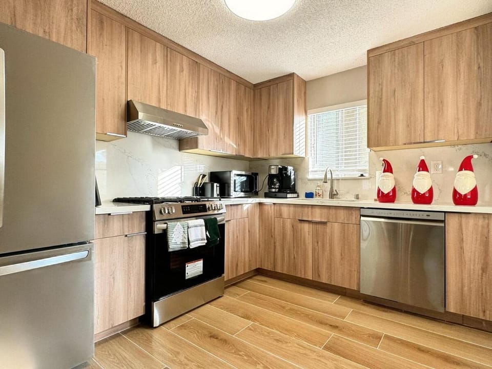 Fire Support 3Bedroom Modern Luxury House in Central Pasadena House in Pasadena