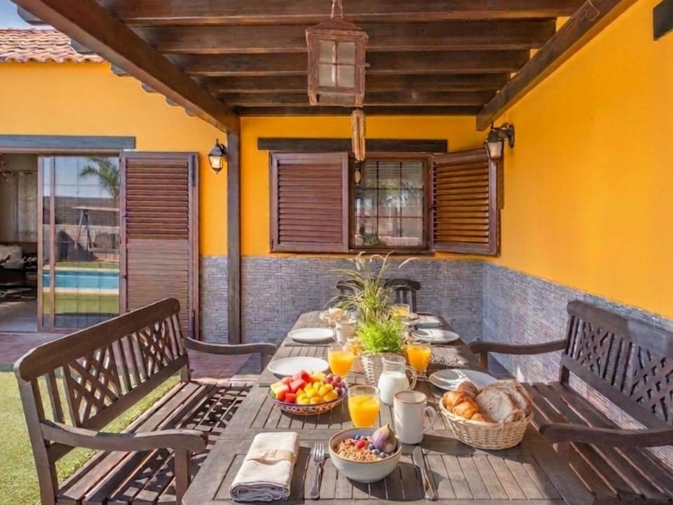 Villa Calma Private Pool La Oliva By Holidays Home Villa in Maxorata