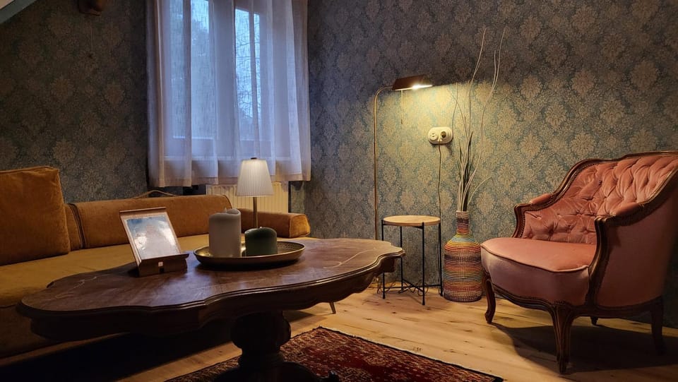 Living room, Seating area