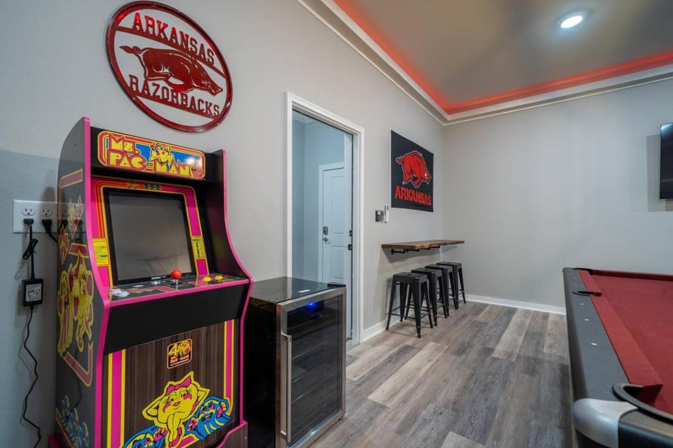 Lakefront Oasis with Game Room! House in Lake Hamilton