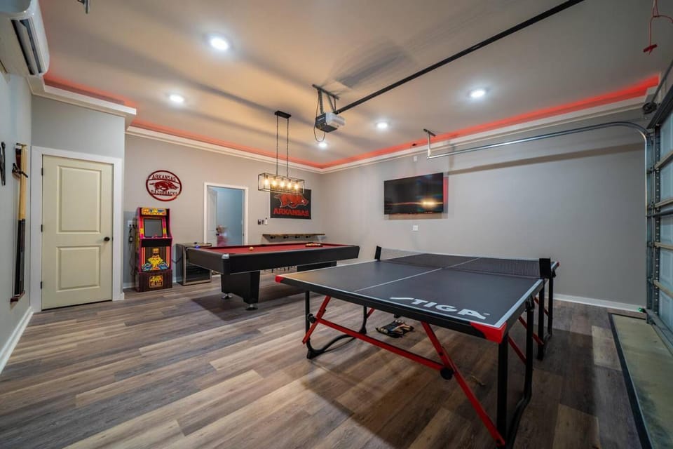 Lakefront Oasis with Game Room! House in Lake Hamilton