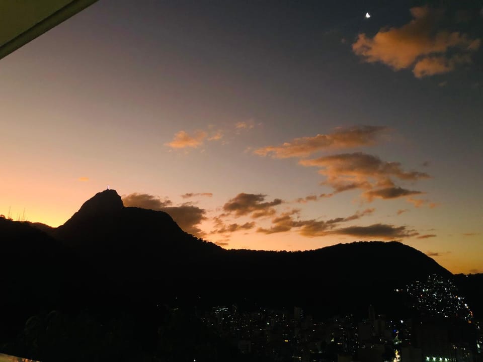 Grey Room at Casa Danni Vacation rental in Rio de Janeiro