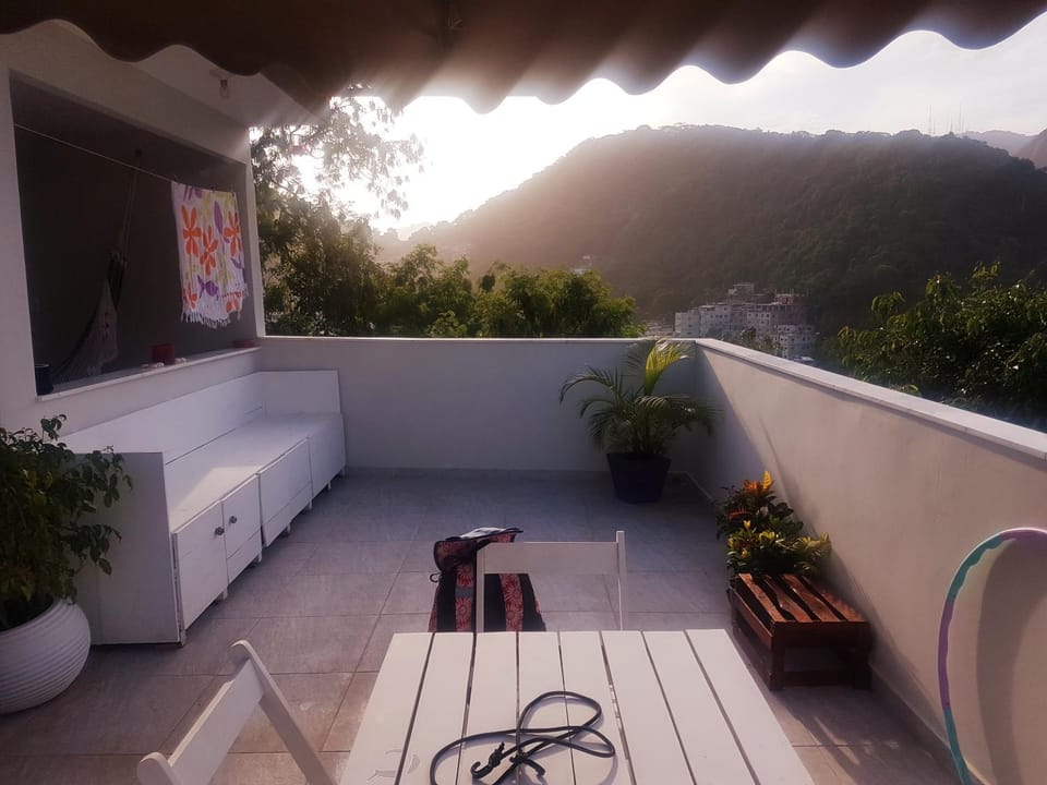 Grey Room at Casa Danni Vacation rental in Rio de Janeiro