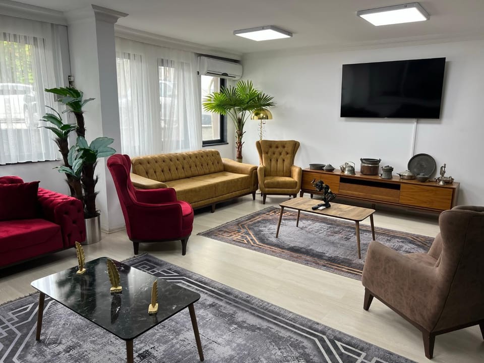 Communal lounge/ TV room