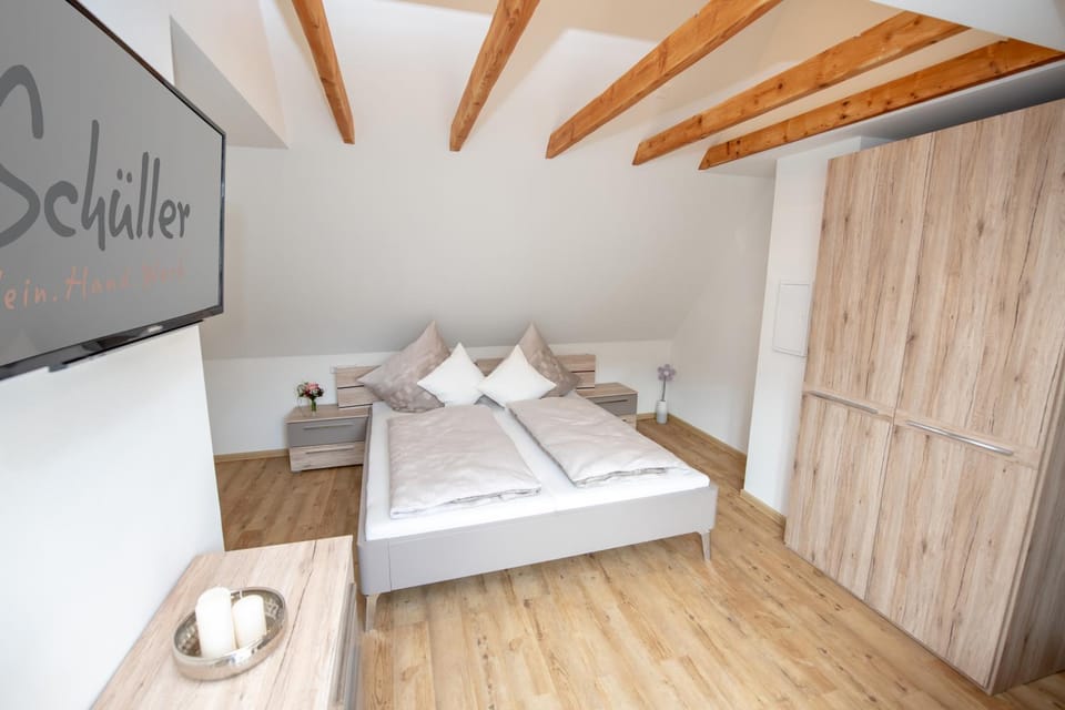 TV and multimedia, Photo of the whole room, Bedroom, wardrobe
