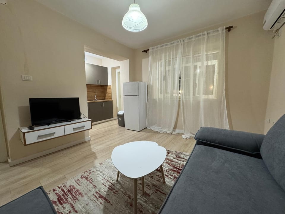 TV and multimedia, Kitchen or kitchenette, Living room, Seating area