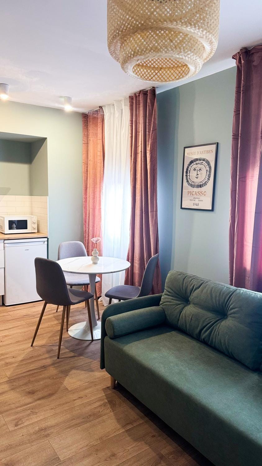 Raspberry Apartment with balcony #self check-in Apartment in Warsaw