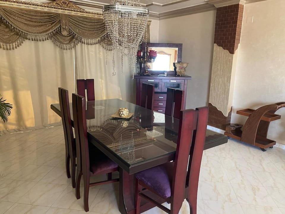 Pyramid view! Sleeps 13 Apartment in Egypt