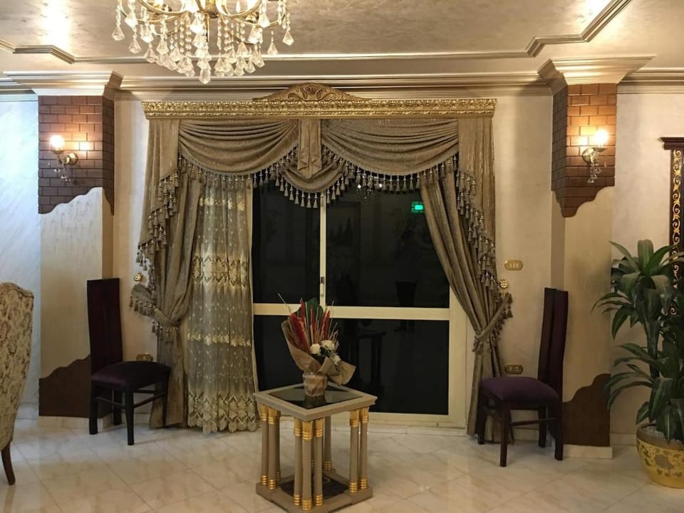 Pyramid view! Sleeps 13 Apartment in Egypt
