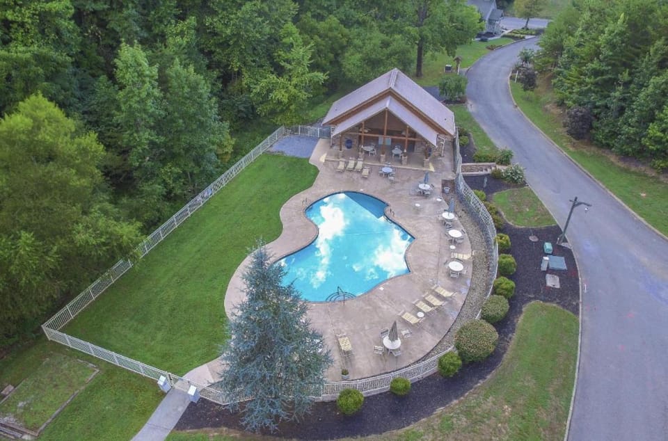 Are We Bear Yet Rustic 1BR Cabin with Hot Tub Pools & Fireplace1 Mile from Parkway Cabin in Pigeon Forge