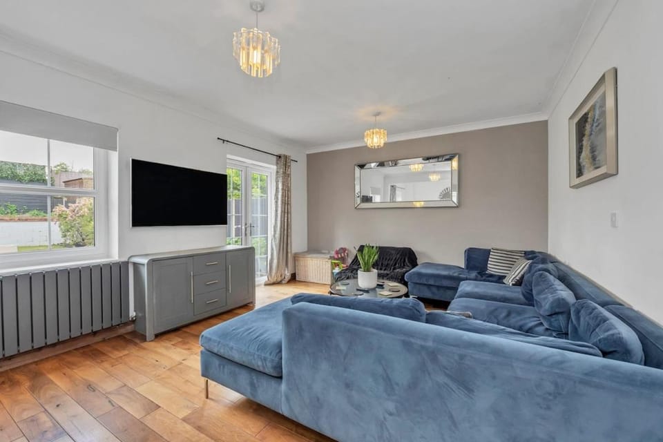 Spacious 5 Bedroom Detached Property with parking House in St Edmundsbury District