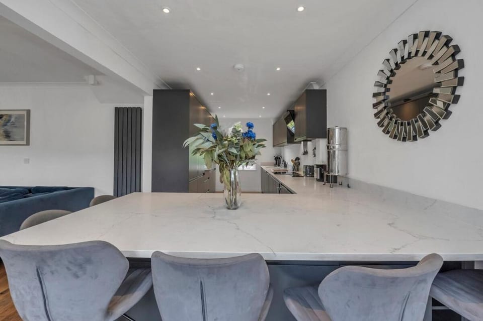 Spacious 5 Bedroom Detached Property with parking House in St Edmundsbury District
