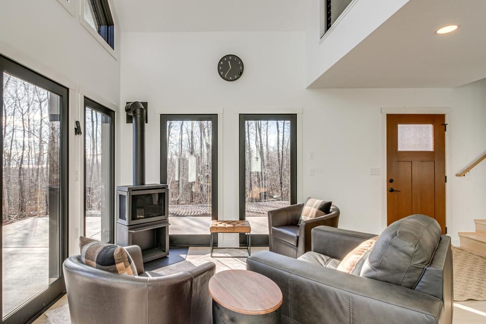 2 Mi to Lutsen Mtn: Modern Cabin w/ Patio Fire Pit Cabin in Lutsen