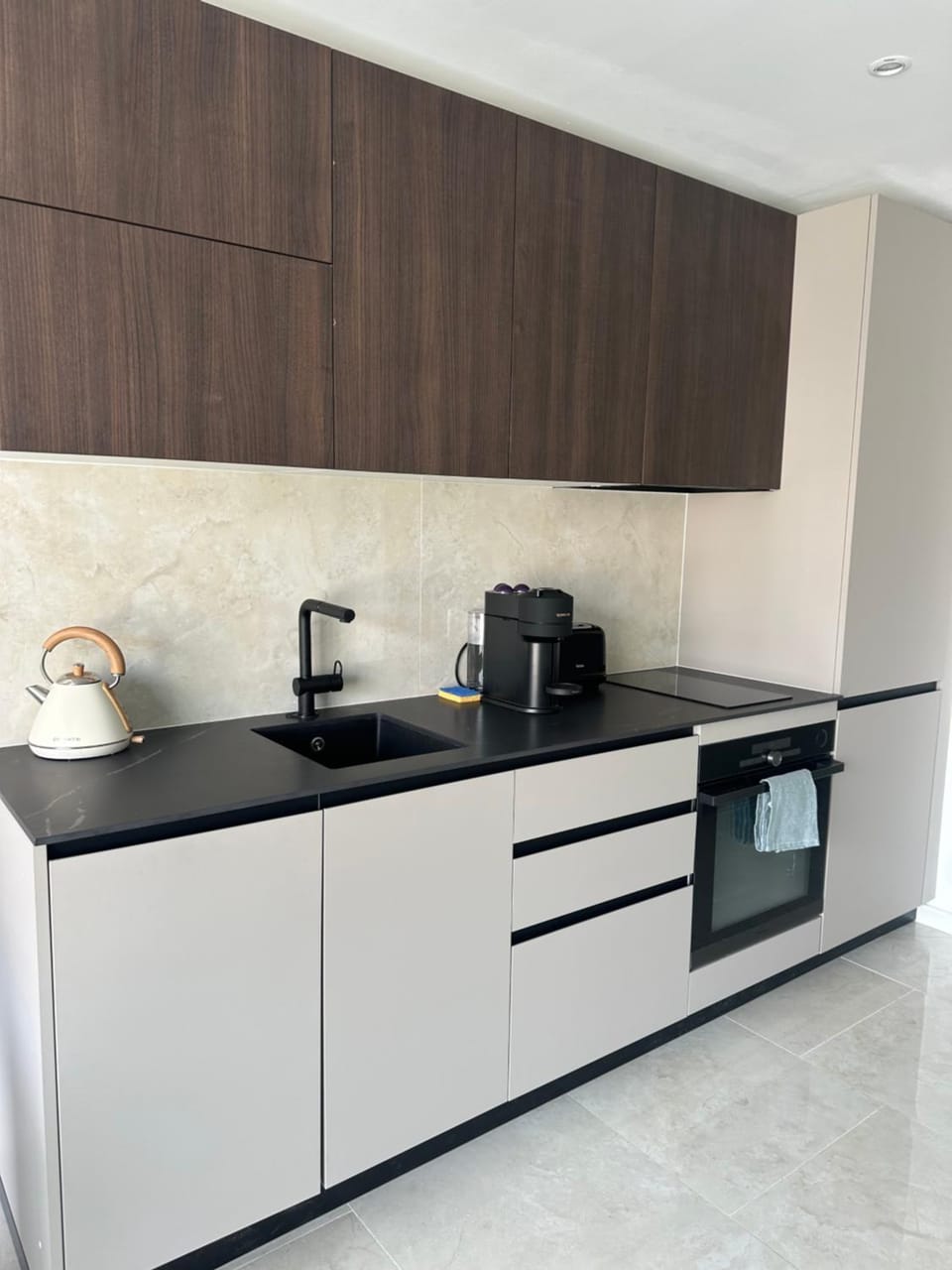 Coffee/tea facilities, Kitchen or kitchenette, stove, toaster