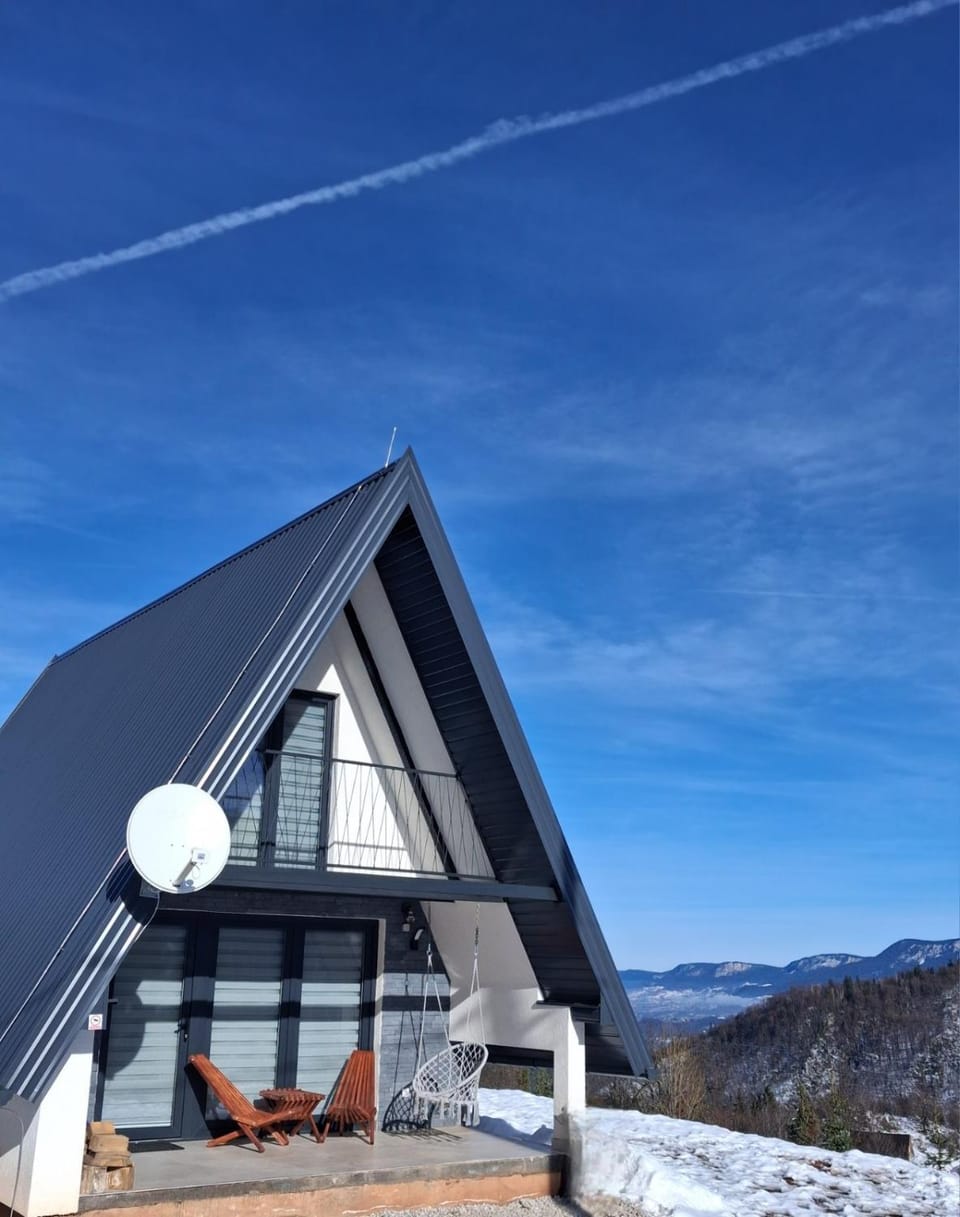 Property building, Day, Natural landscape, Mountain view