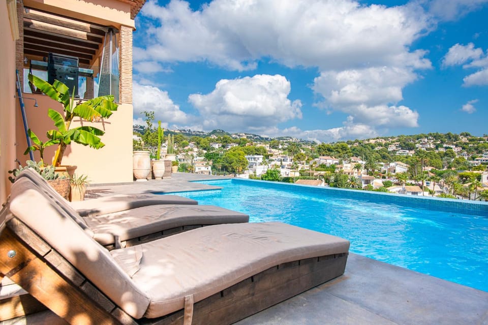 Natural landscape, View (from property/room), Mountain view, Swimming pool, sunbed