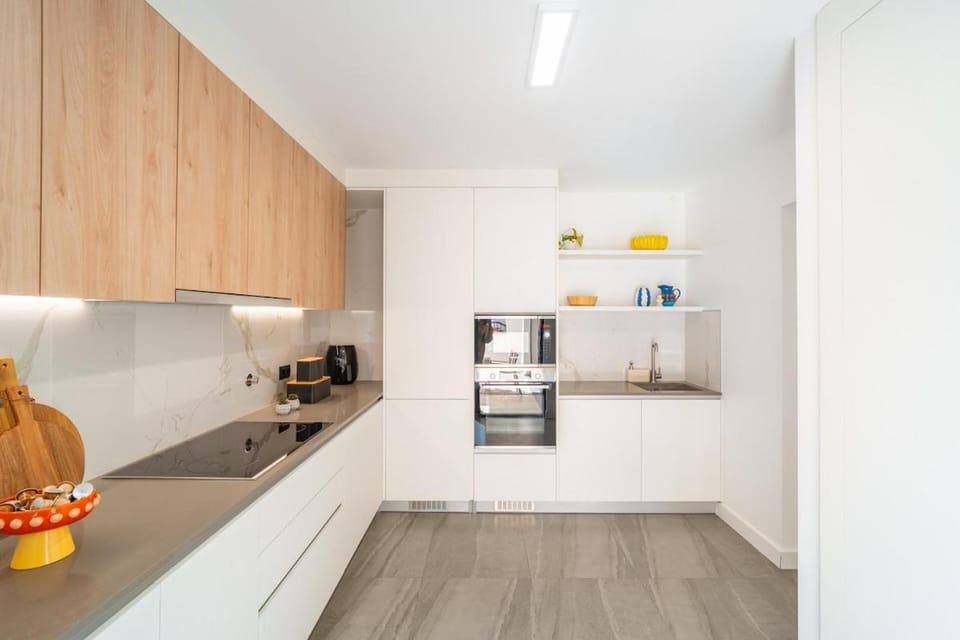 Suite Q - Supermarket - Pool - AC - Private Parking Spot Apartment in Funchal