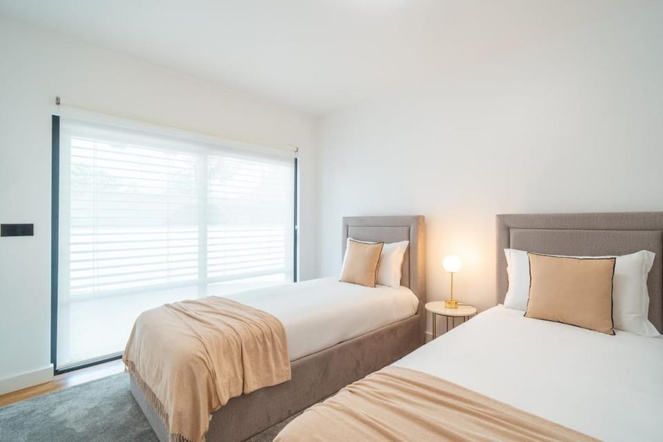 Suite Q - Supermarket - Pool - AC - Private Parking Spot Apartment in Funchal