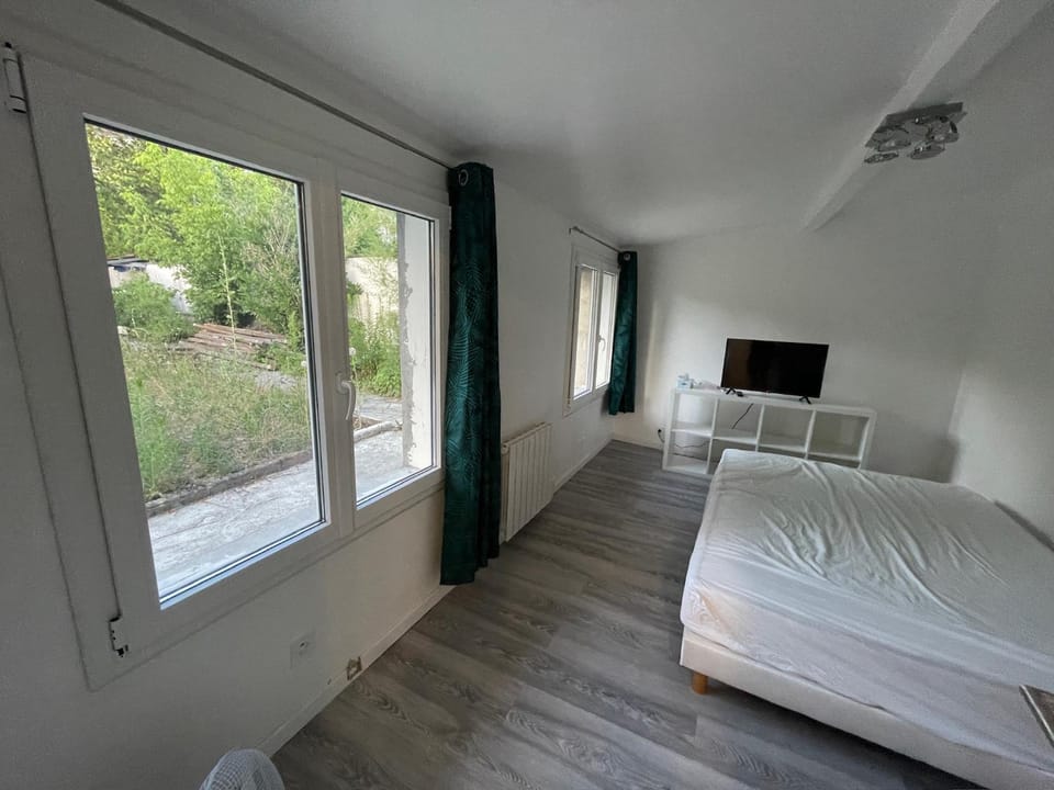 Studio jardin proche de transport Apartment in Gagny