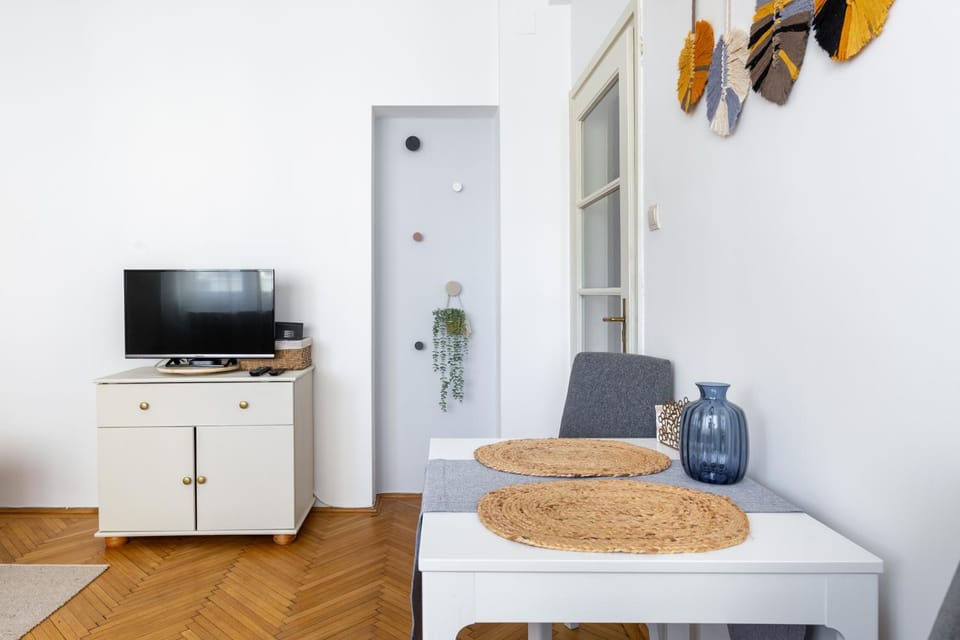 TV and multimedia, Dining area