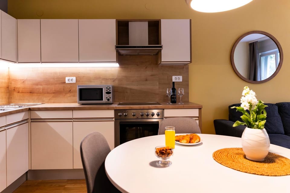 Kitchen or kitchenette, Dining area, microwave, oven, stove